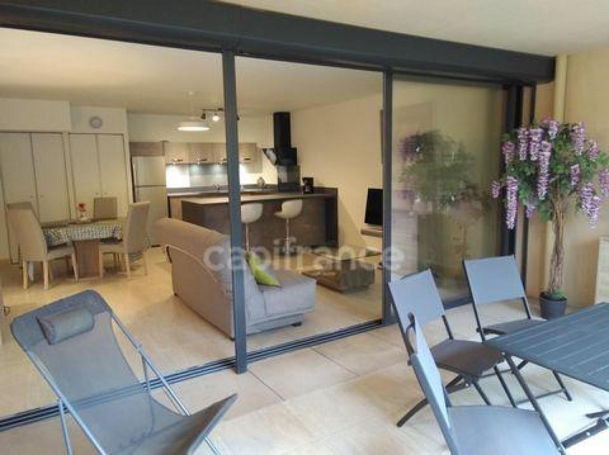 Picture of Condo For Sale in Uzes, Languedoc Roussillon, France