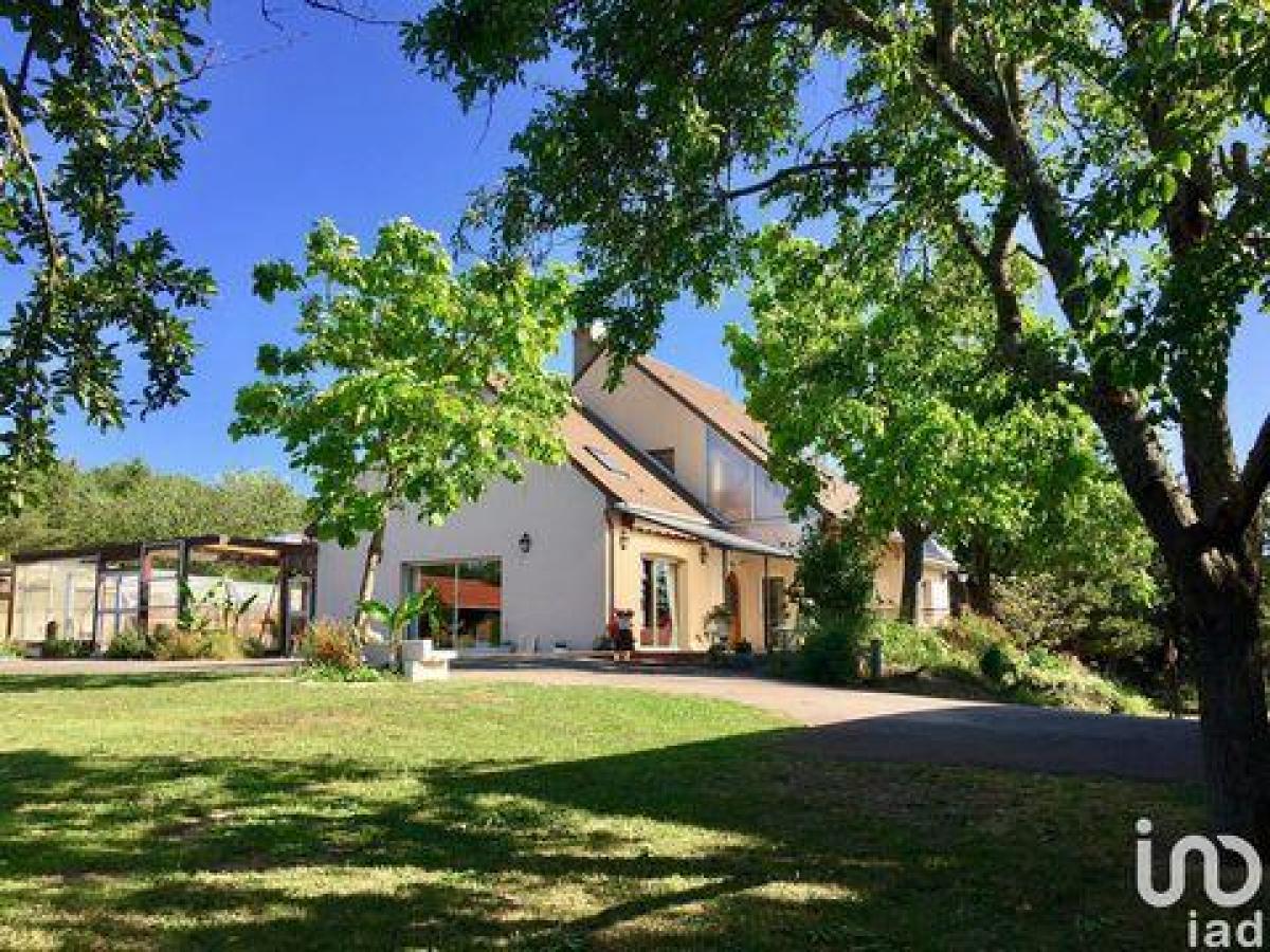 Picture of Home For Sale in Fontaines, Bourgogne, France