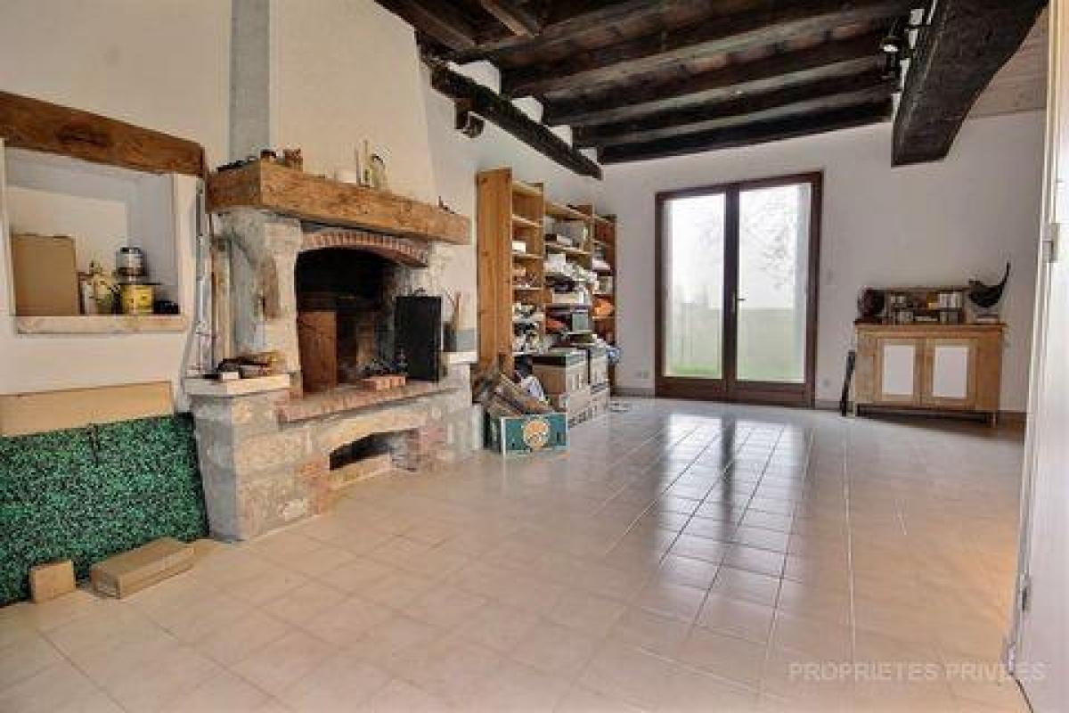 Picture of Home For Sale in Artenay, Centre, France