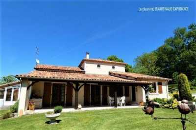 Home For Sale in Aubeterre Sur Dronne, France