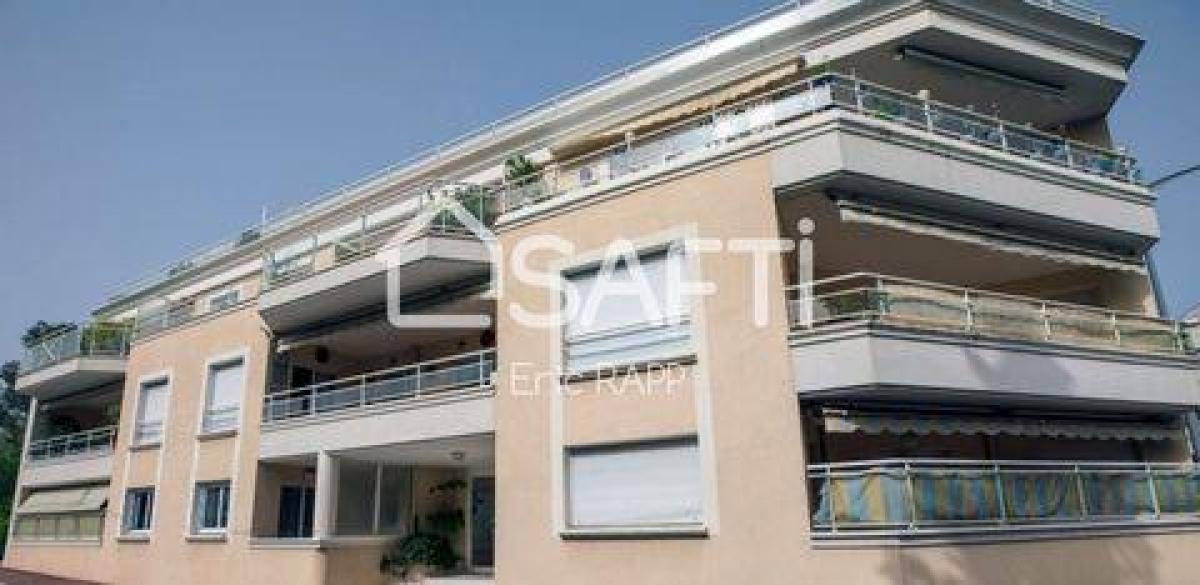 Picture of Apartment For Sale in Saint-Raphael, Cote d'Azur, France