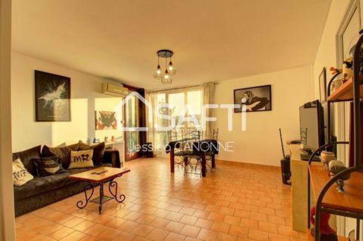 Picture of Apartment For Sale in Saint-Raphael, Cote d'Azur, France