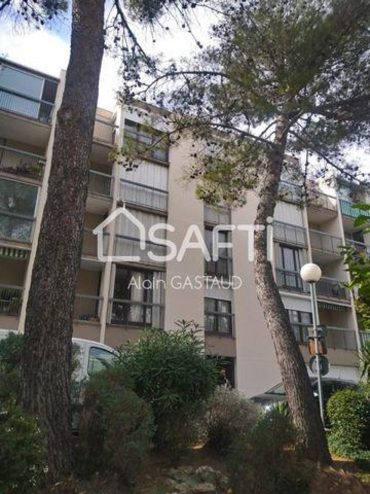 Picture of Apartment For Sale in Saint-Raphael, Cote d'Azur, France