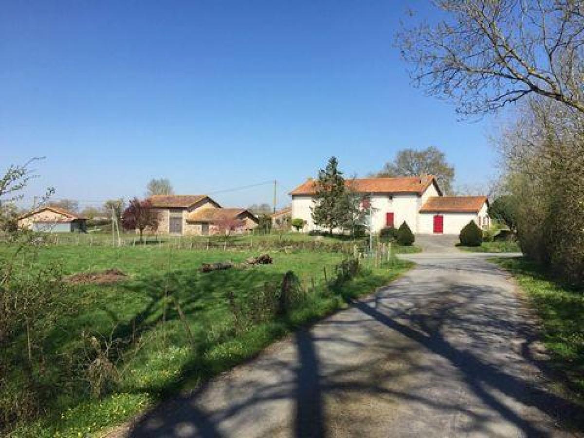 Picture of Farm For Sale in Amailloux, Poitou Charentes, France