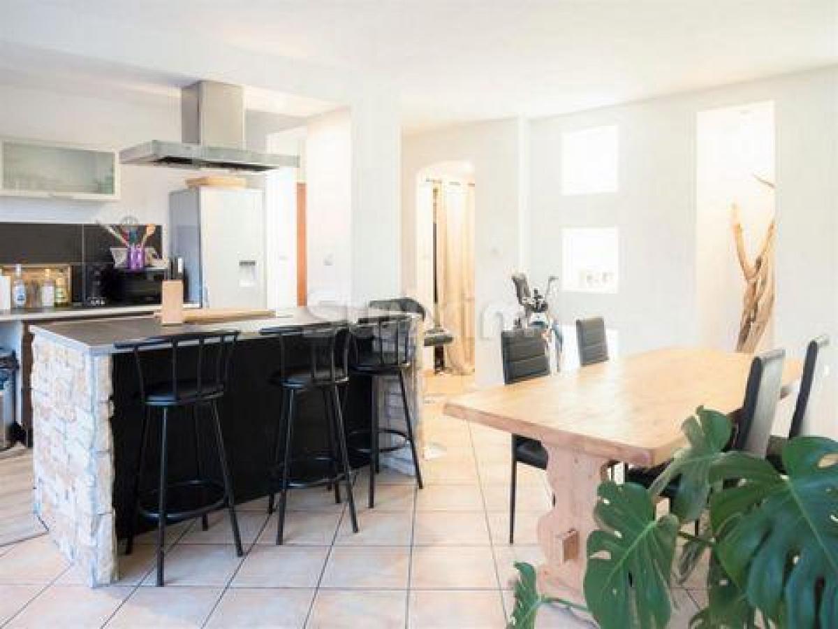 Picture of Condo For Sale in Mondragon, Provence-Alpes-Cote d'Azur, France