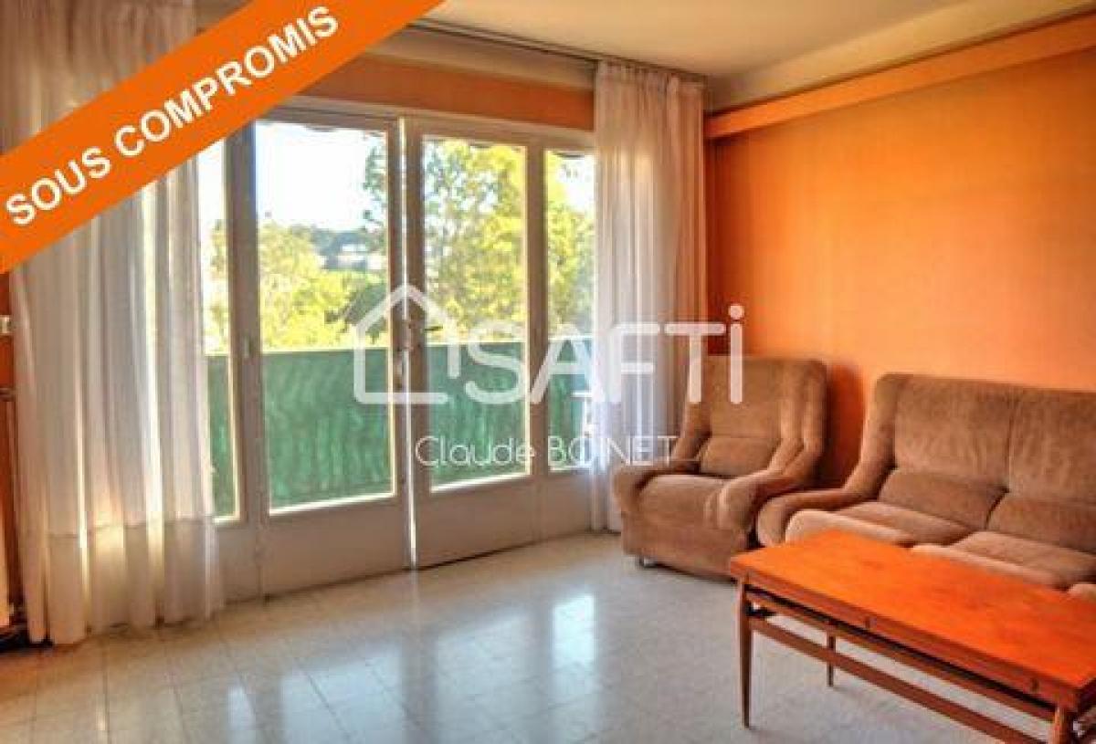 Picture of Apartment For Sale in Saint-Raphael, Cote d'Azur, France