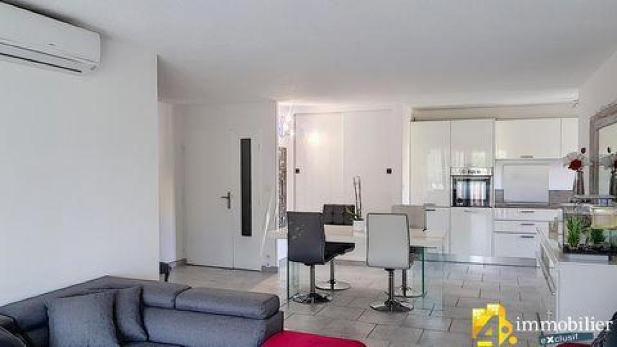 Picture of Condo For Sale in Frejus, Cote d'Azur, France