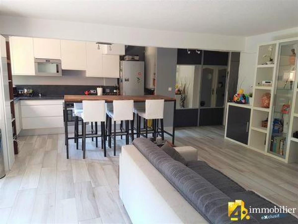 Picture of Condo For Sale in Frejus, Cote d'Azur, France