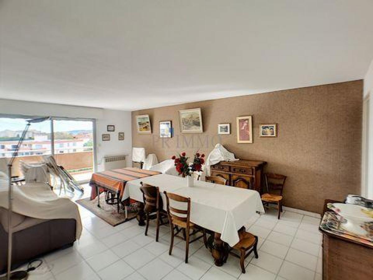 Picture of Condo For Sale in Frejus, Cote d'Azur, France