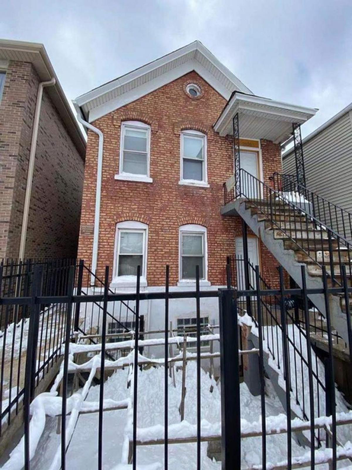 Picture of Multi-Family Home For Sale in Chicago, Illinois, United States