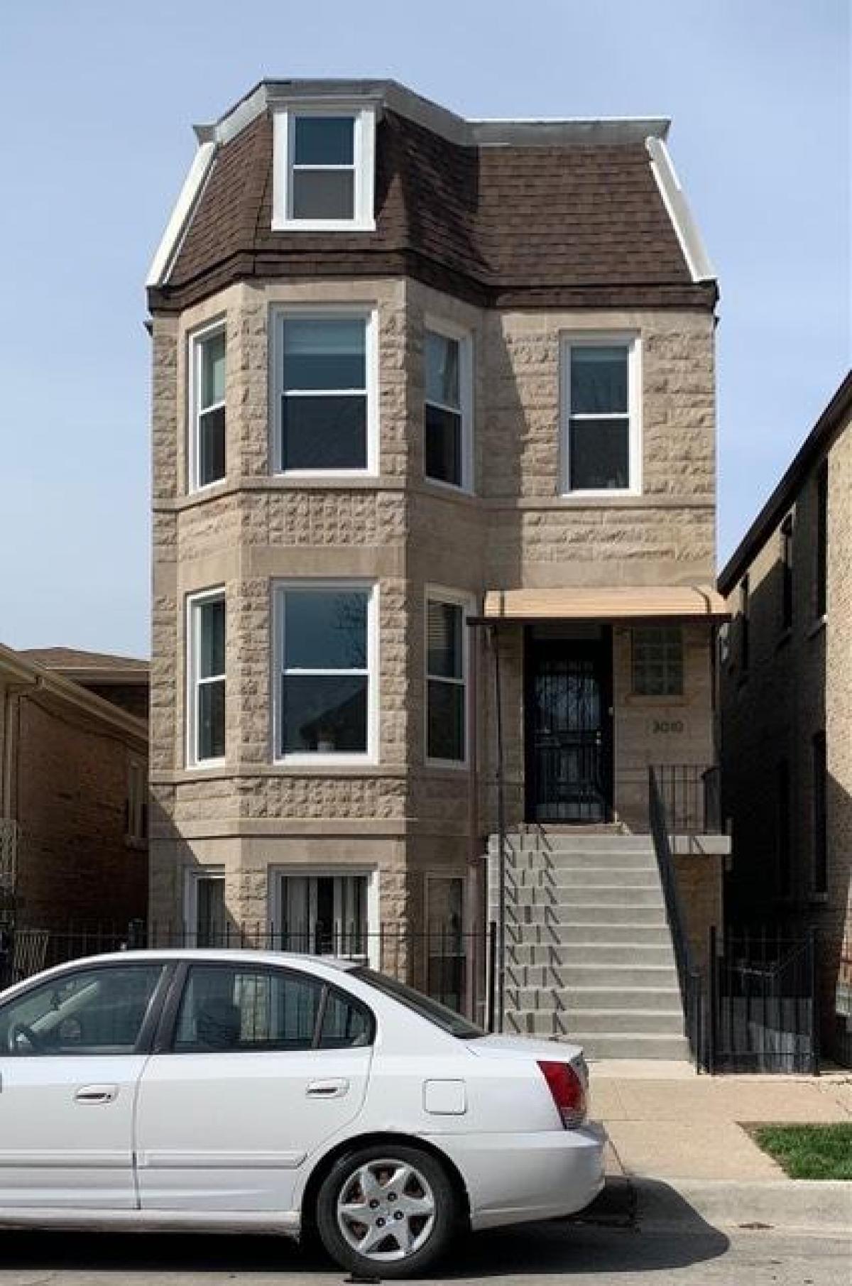 Picture of Multi-Family Home For Sale in Chicago, Illinois, United States