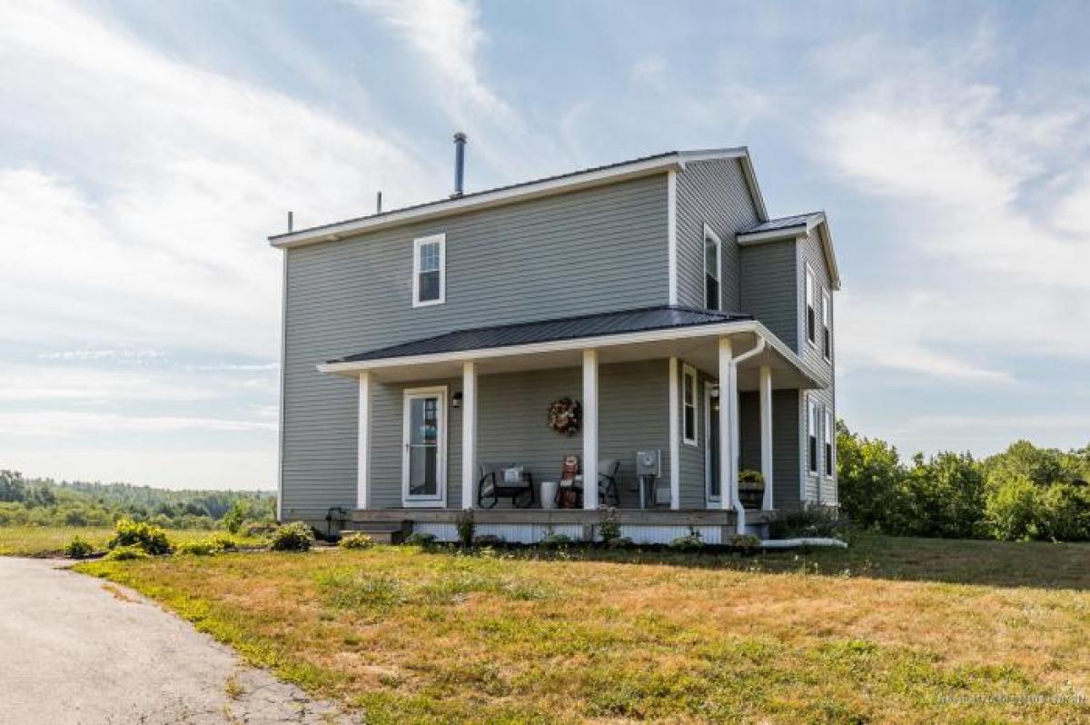 Picture of Home For Sale in Gorham, Maine, United States