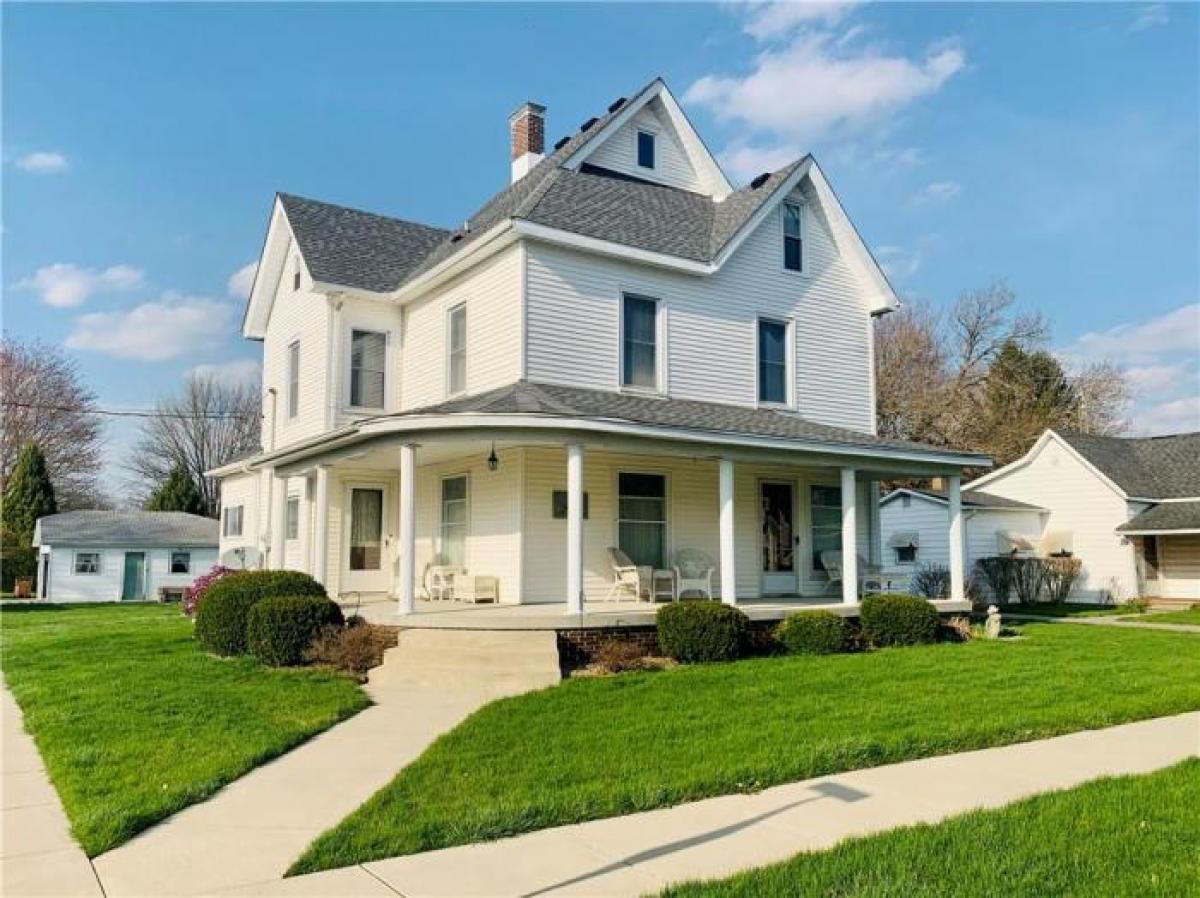 Picture of Home For Sale in New Market, Indiana, United States