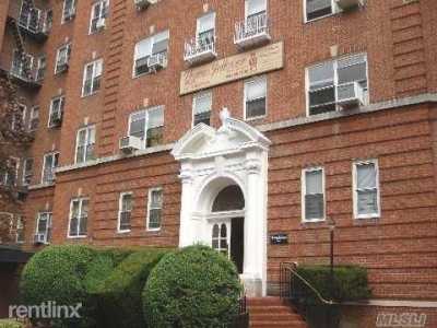 Apartment For Rent in Forest Hills, New York