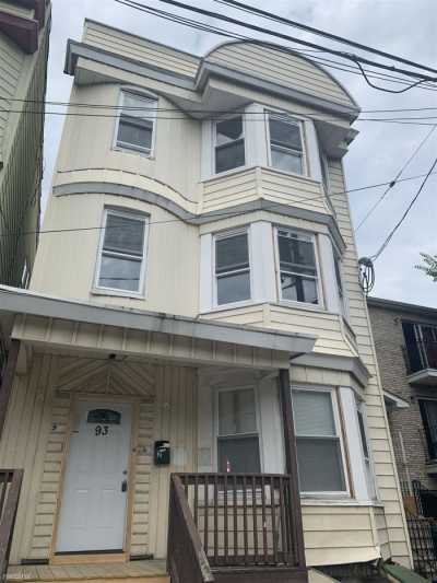 Home For Rent in Newark, New Jersey