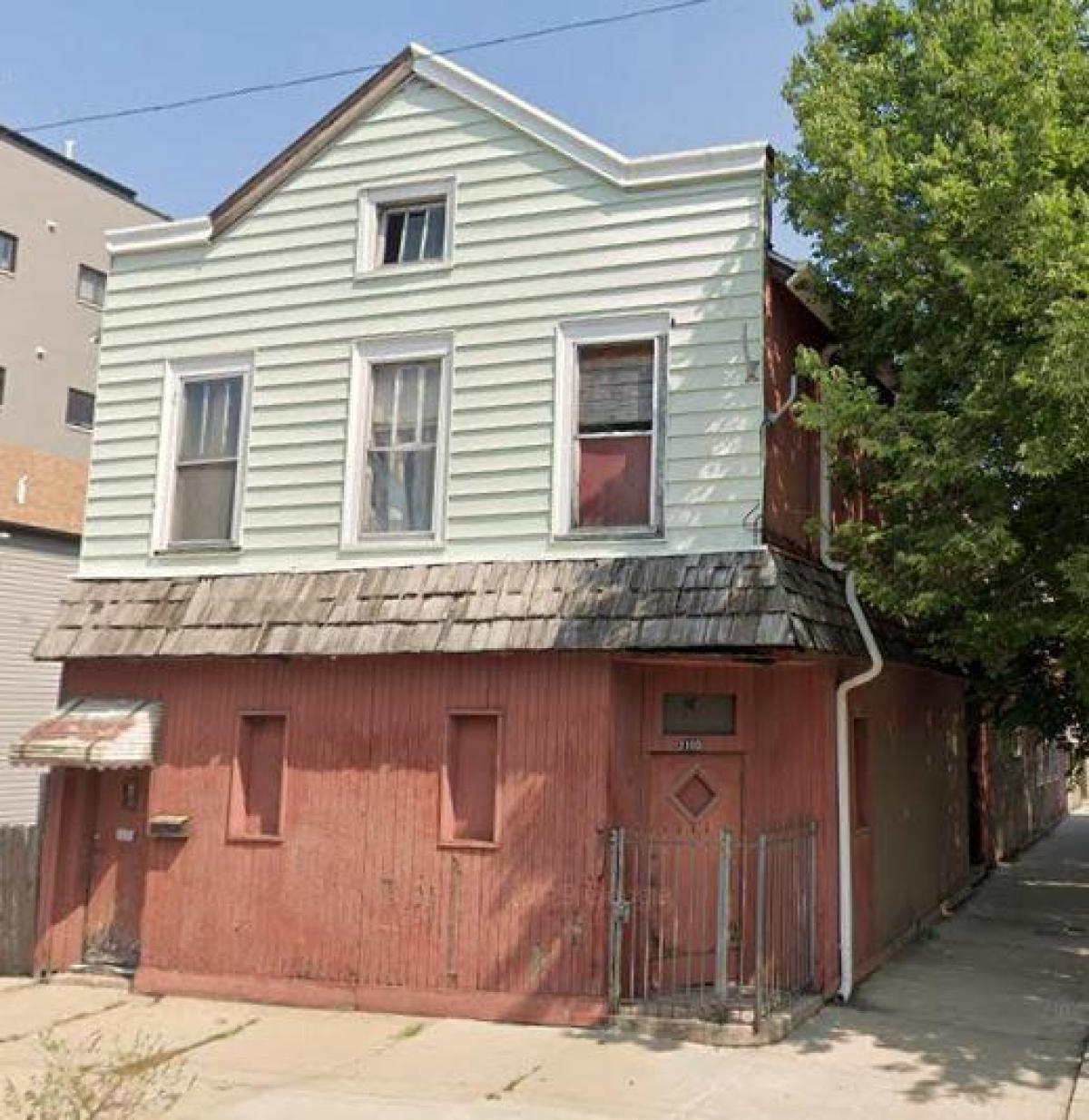 Picture of Multi-Family Home For Sale in Chicago, Illinois, United States