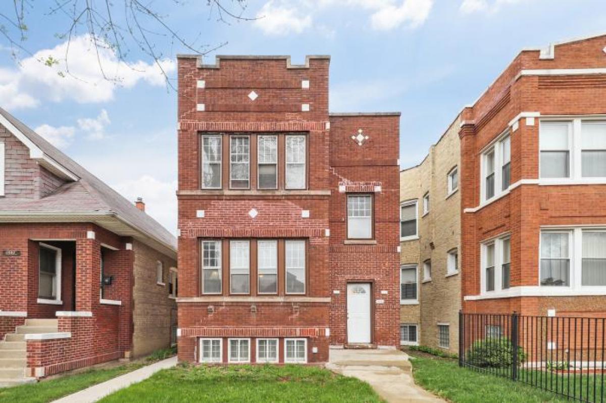 Picture of Multi-Family Home For Sale in Chicago, Illinois, United States