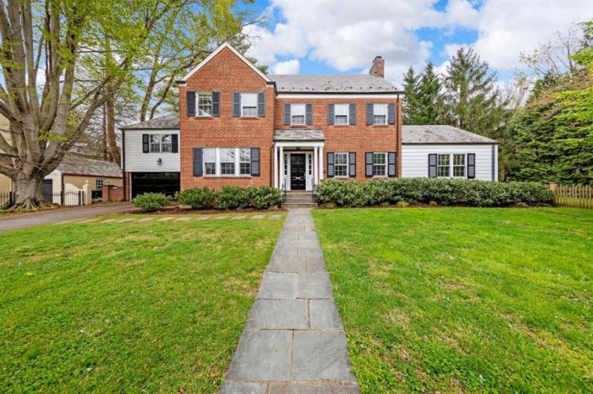 Picture of Home For Sale in Chevy Chase, Maryland, United States