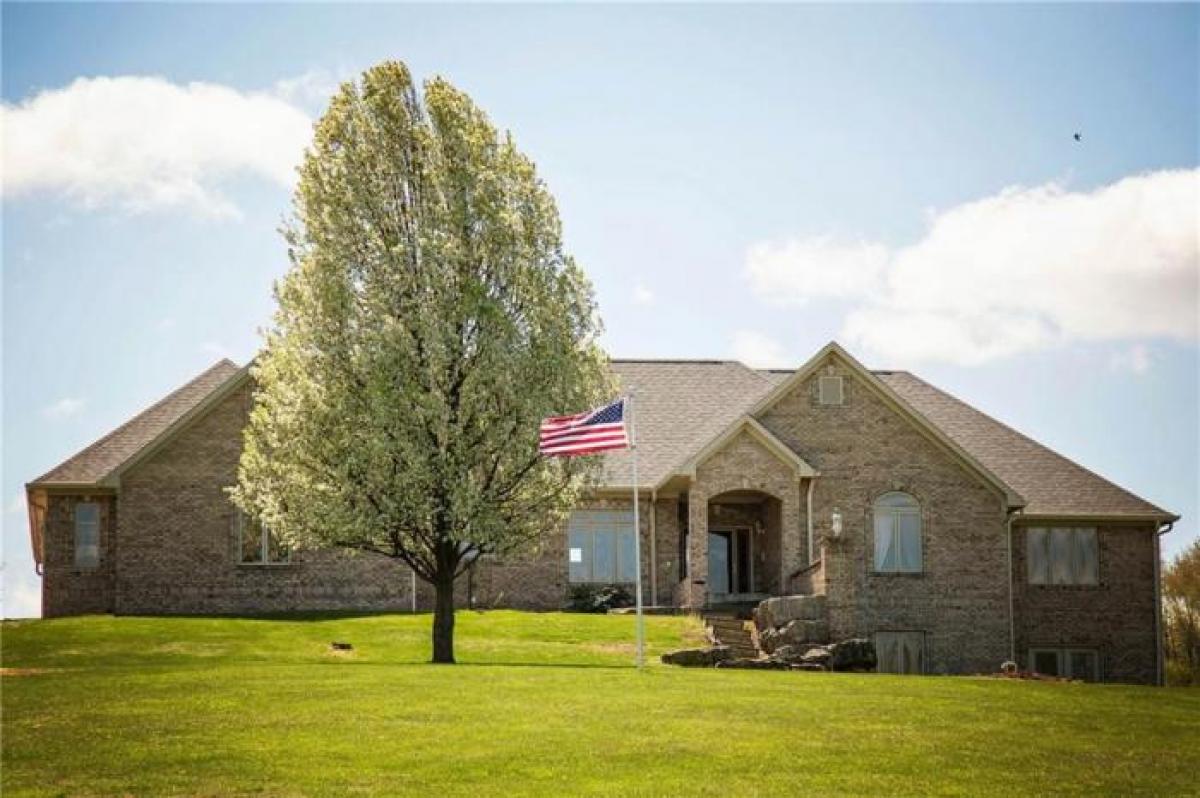 Picture of Home For Sale in Cloverdale, Indiana, United States