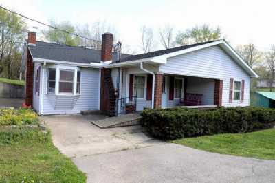 Home For Sale in Bloomfield, Indiana