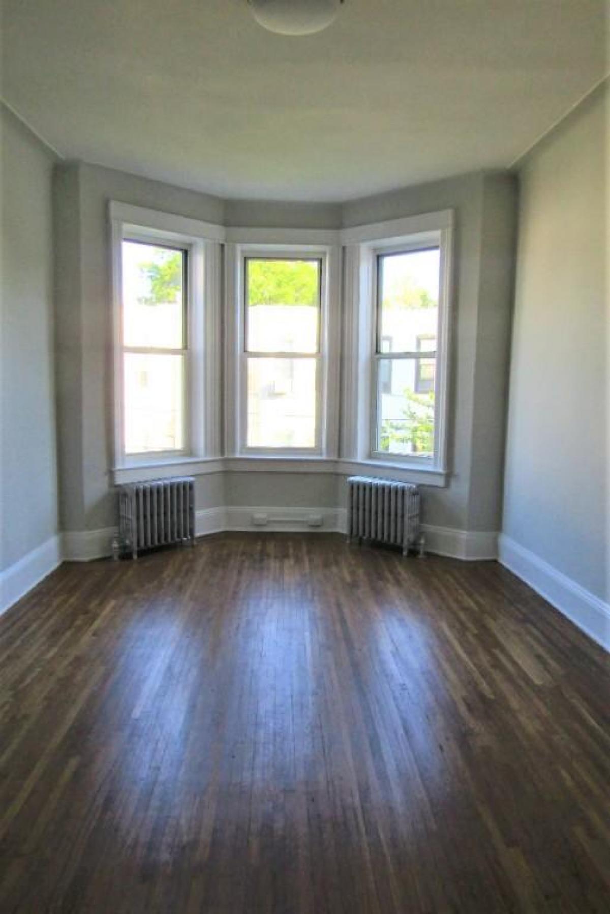 Picture of Home For Rent in Ridgewood, New York, United States