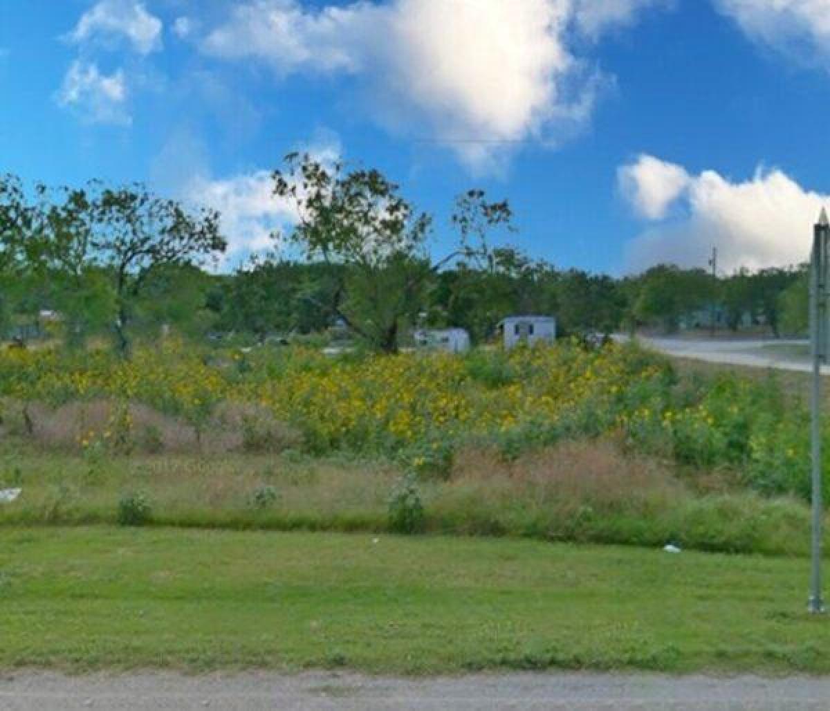 Picture of Mobile Home For Sale in Karnes City, Texas, United States