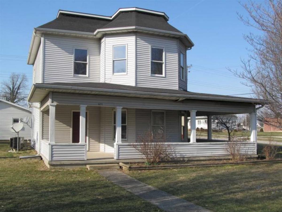 Picture of Home For Sale in Mitchell, Indiana, United States