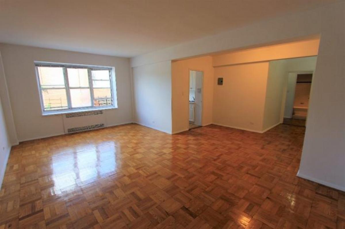 Picture of Apartment For Rent in Rego Park, New York, United States