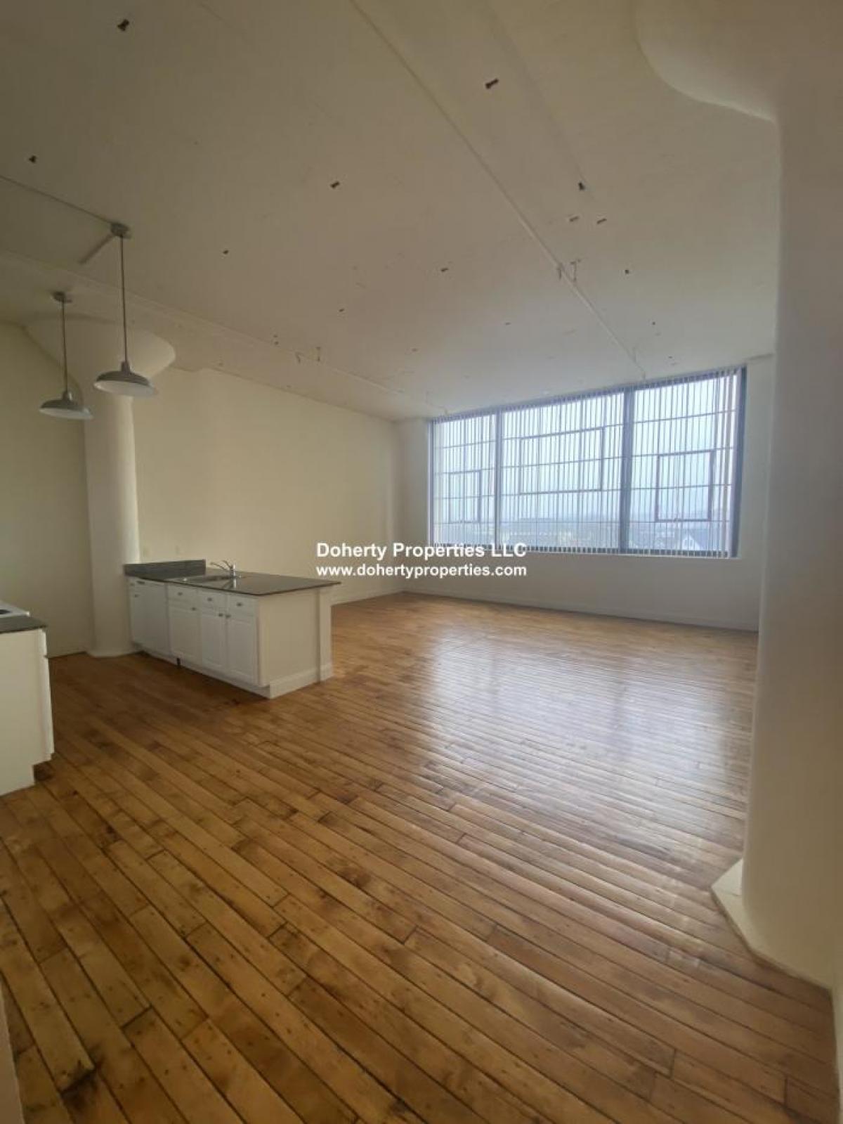 Picture of Condo For Rent in Lowell, Massachusetts, United States