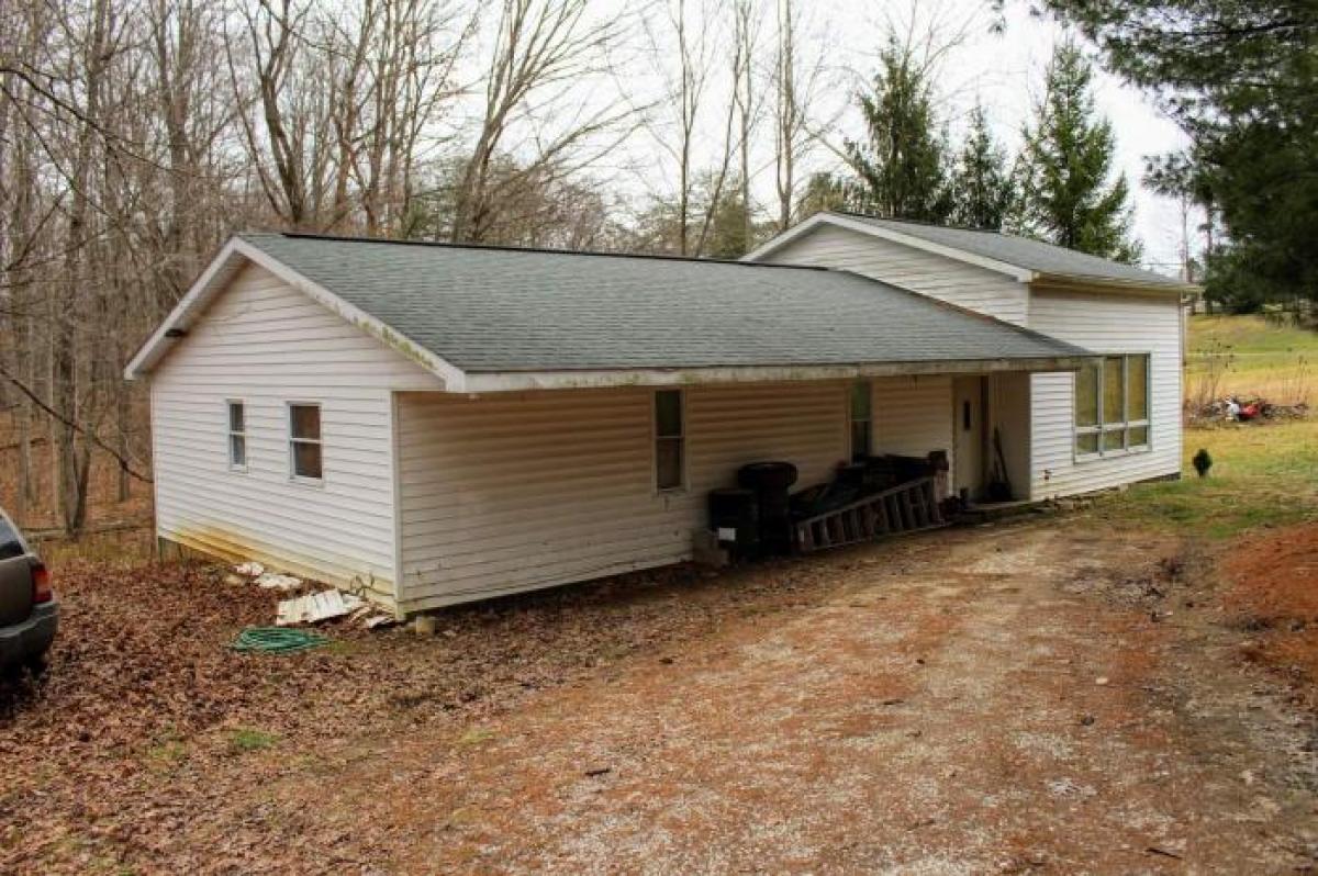 Picture of Home For Sale in Solsberry, Indiana, United States