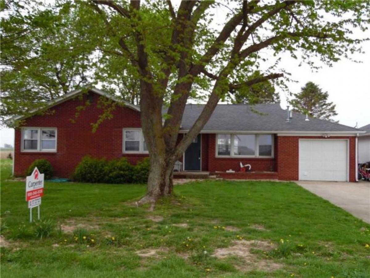 Picture of Home For Sale in Manilla, Indiana, United States