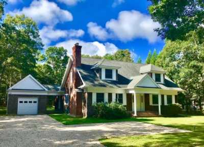 Home For Rent in East Hampton, New York