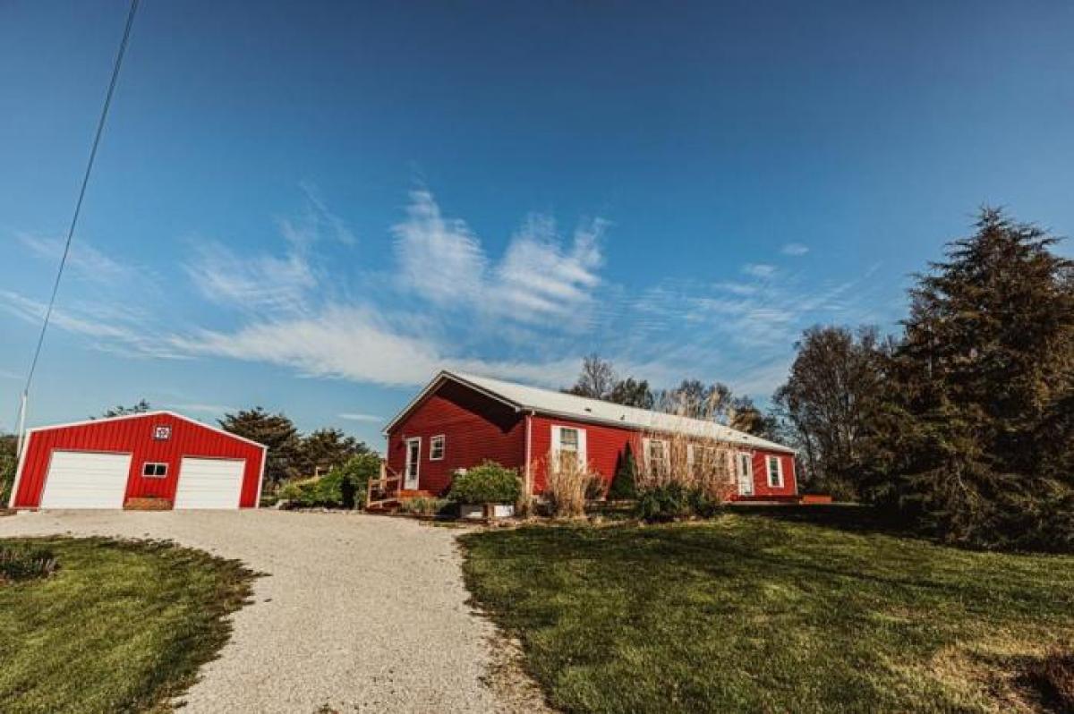 Picture of Home For Sale in Bloomfield, Indiana, United States