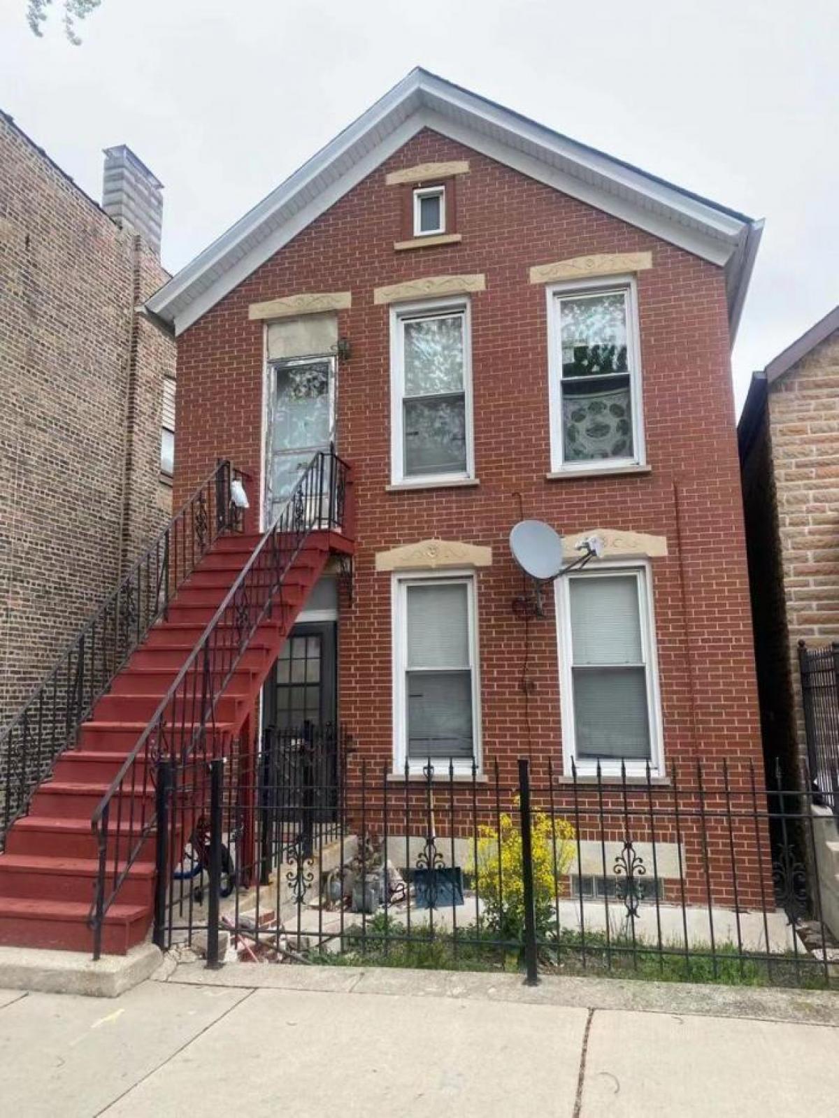 Picture of Multi-Family Home For Sale in Chicago, Illinois, United States