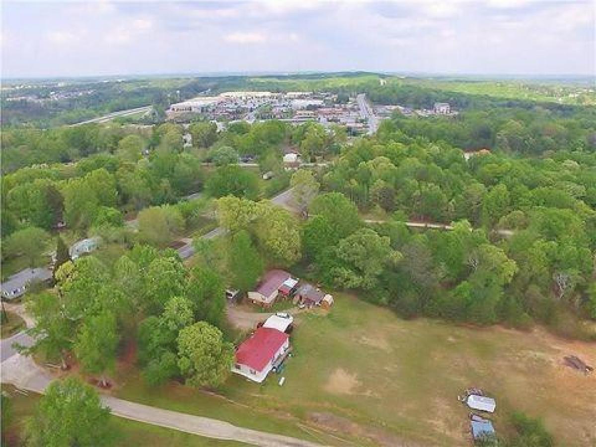 Picture of Residential Land For Sale in Flowery Branch, Georgia, United States