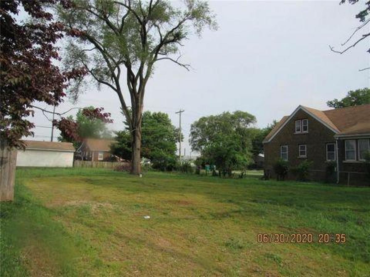 Picture of Residential Land For Sale in Granite City, Illinois, United States