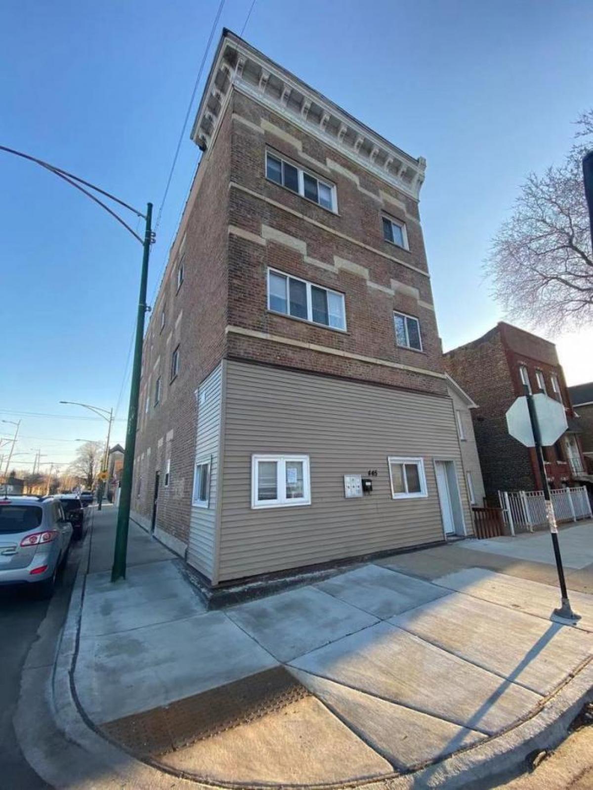 Picture of Multi-Family Home For Sale in Chicago, Illinois, United States