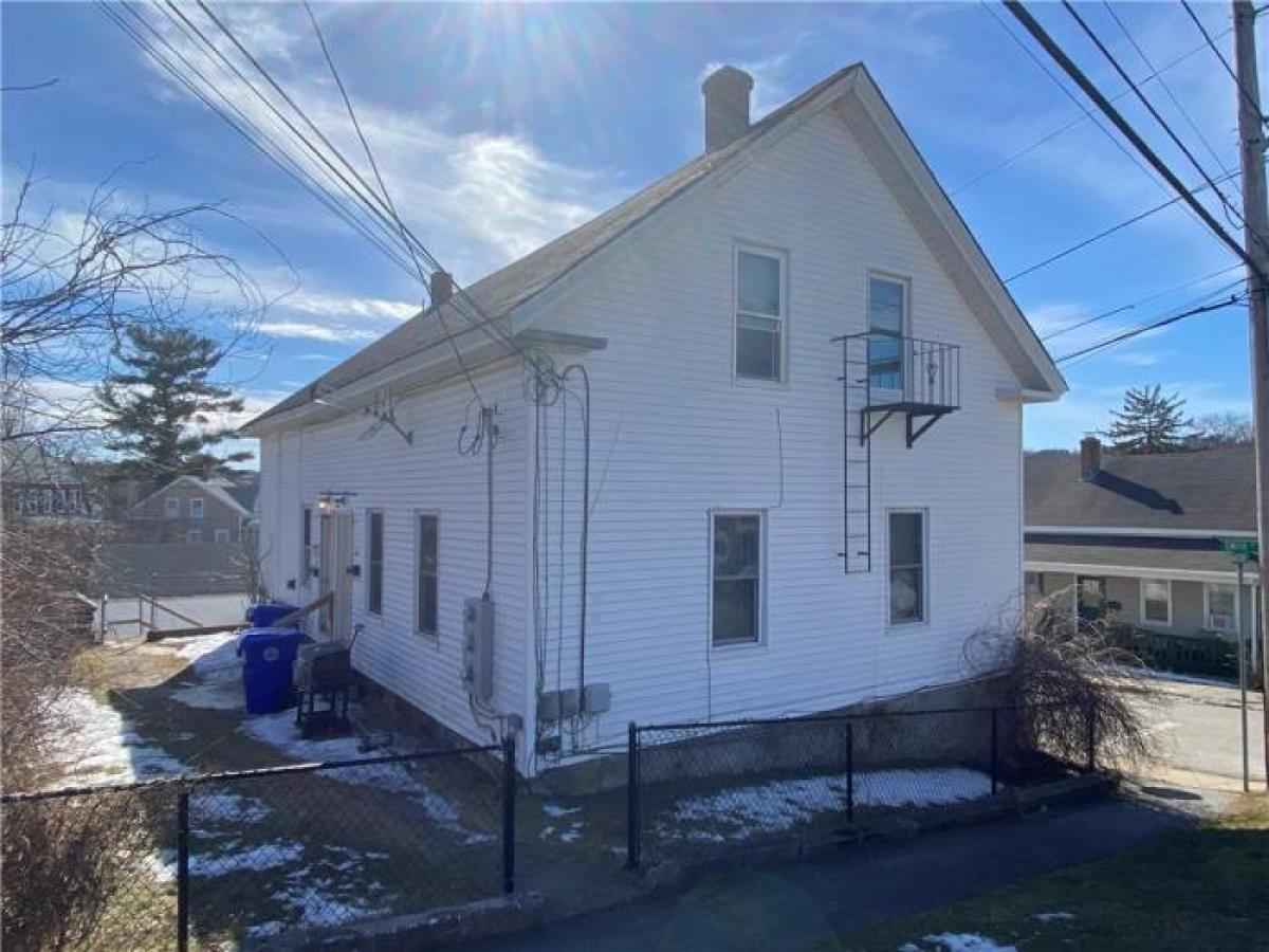 Picture of Multi-Family Home For Sale in West Warwick, Rhode Island, United States