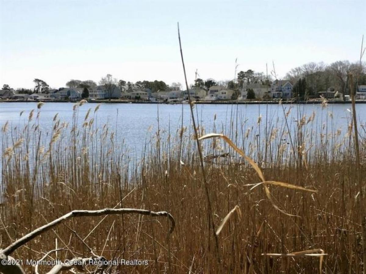 Picture of Home For Sale in Point Pleasant, New Jersey, United States