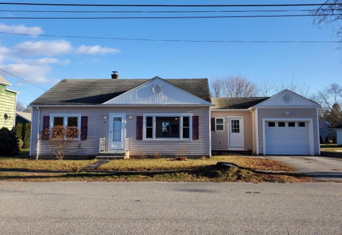 Picture of Home For Sale in Lewiston, Maine, United States