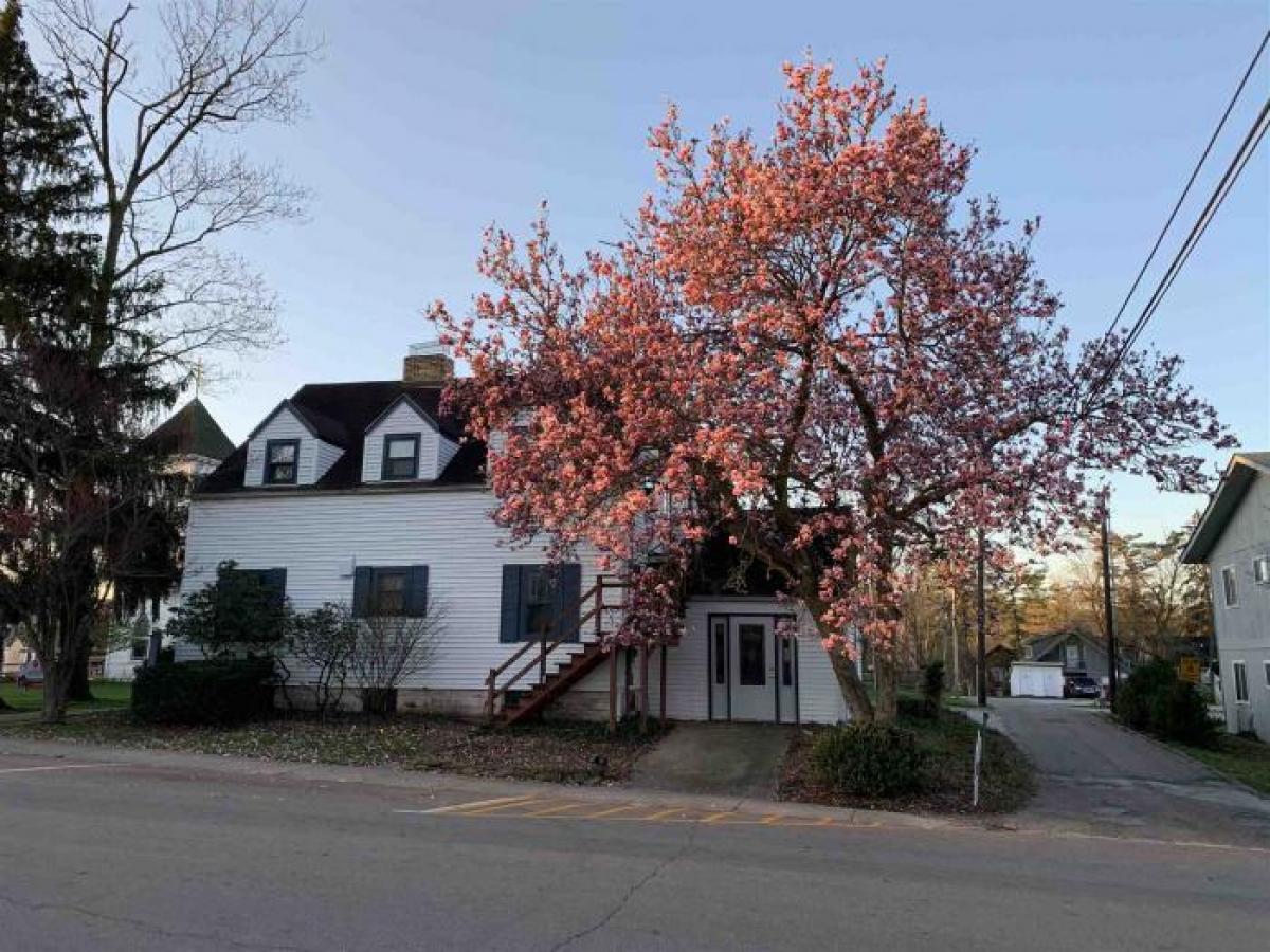 Picture of Home For Sale in Nashville, Indiana, United States