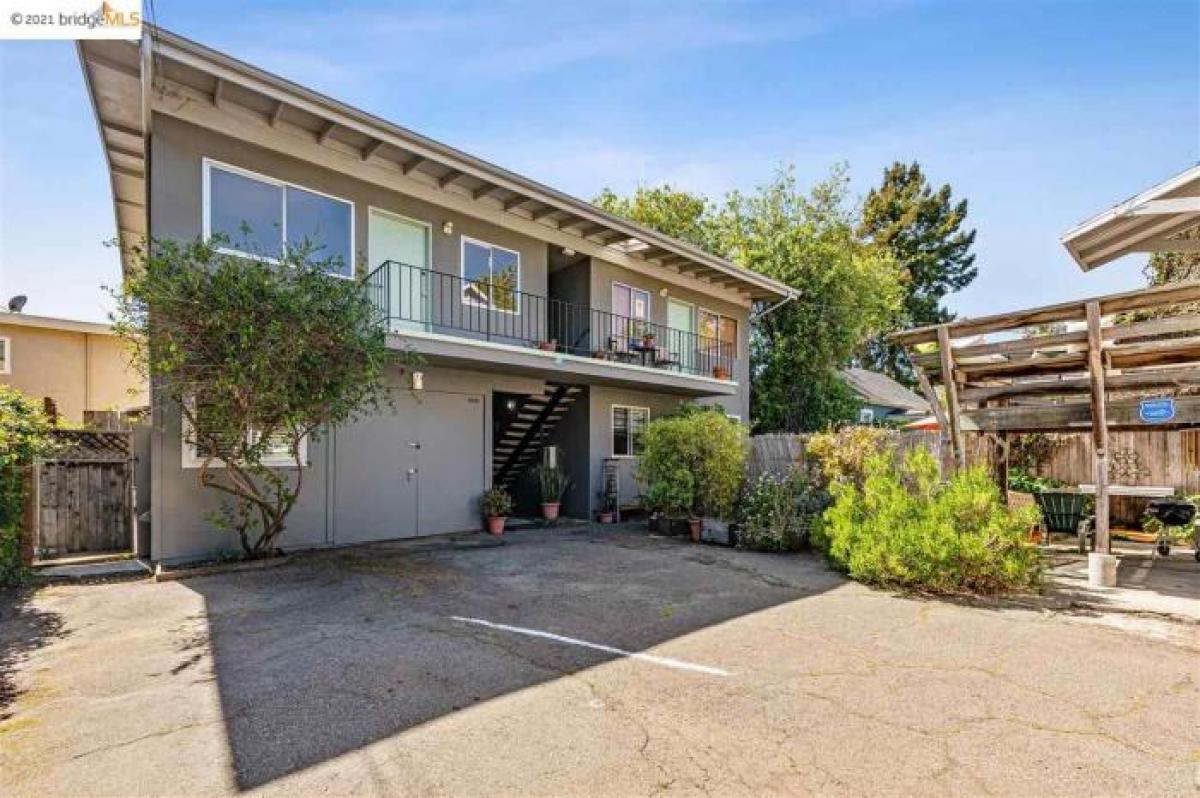 Picture of Condo For Sale in Berkeley, California, United States