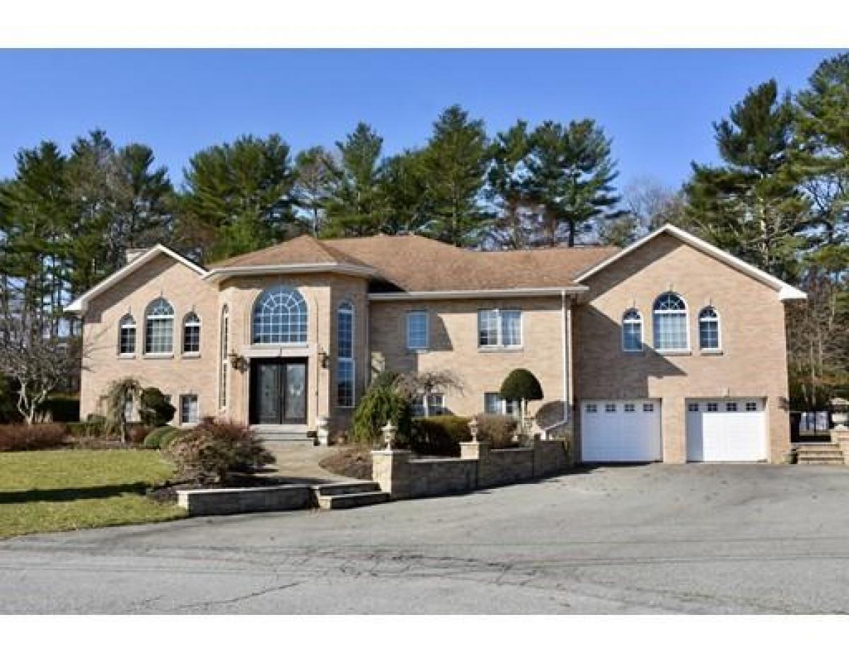 Picture of Home For Sale in Acushnet, Massachusetts, United States