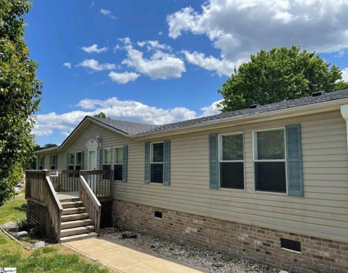 Picture of Mobile Home For Sale in Travelers Rest, South Carolina, United States