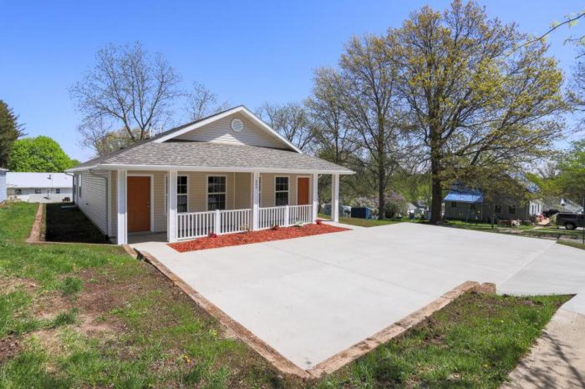 Picture of Multi-Family Home For Sale in Harlan, Iowa, United States