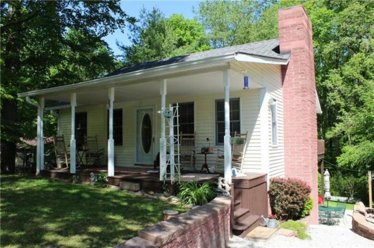 Picture of Home For Sale in Poland, Indiana, United States