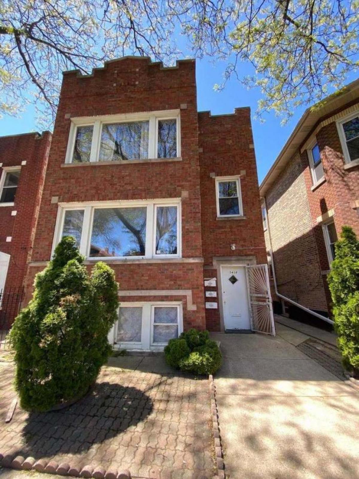 Picture of Multi-Family Home For Sale in Chicago, Illinois, United States