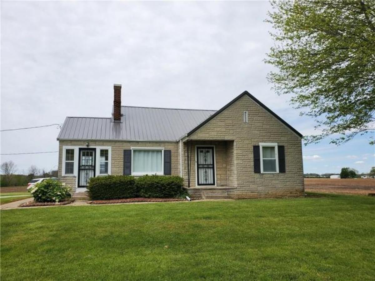 Picture of Home For Sale in Cloverdale, Indiana, United States