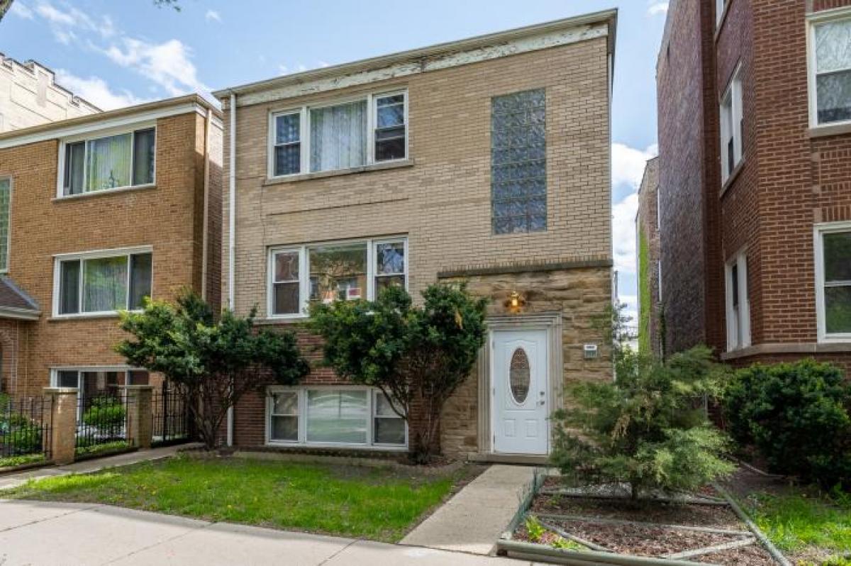 Picture of Multi-Family Home For Sale in Chicago, Illinois, United States