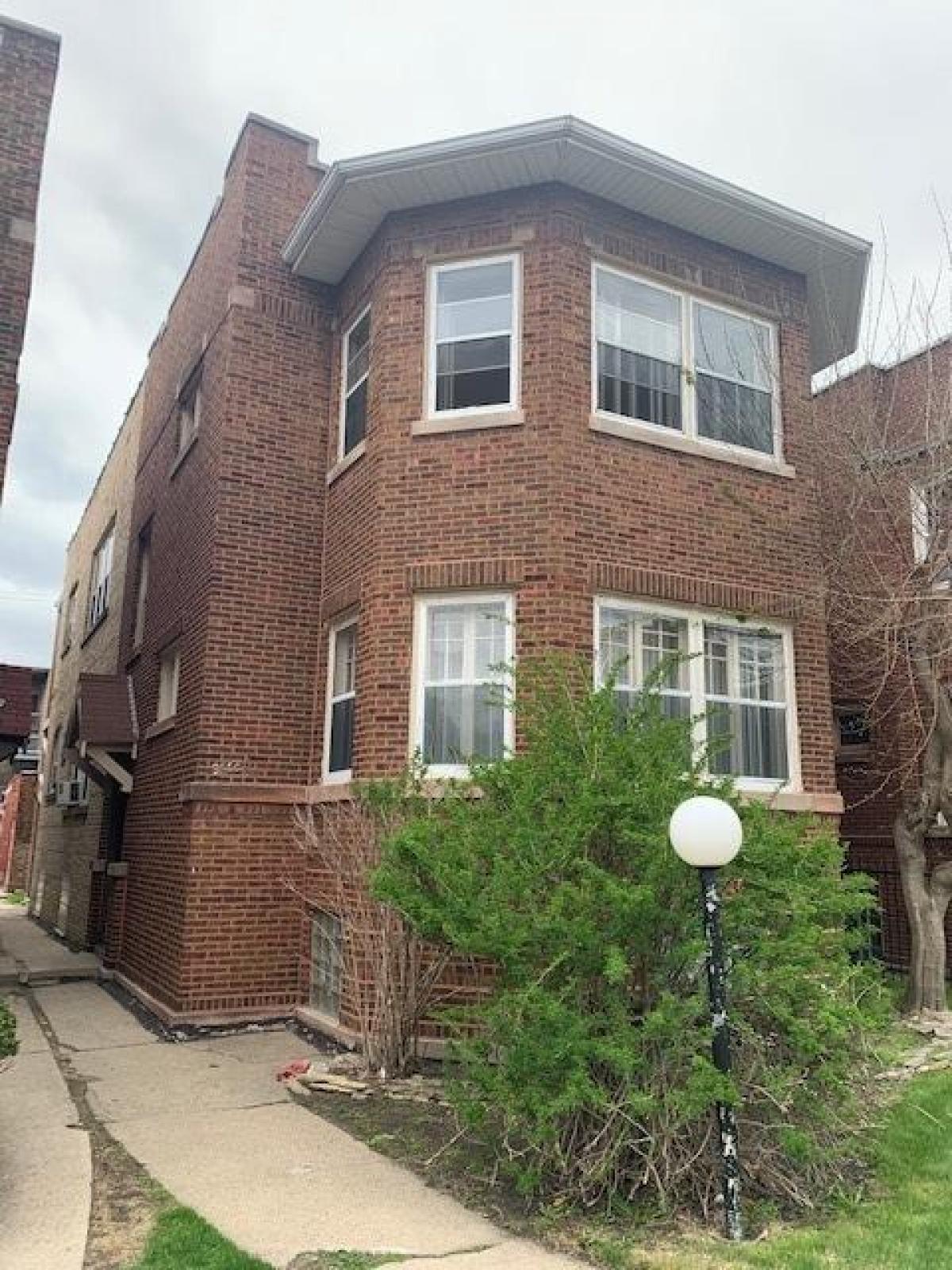 Picture of Multi-Family Home For Sale in Chicago, Illinois, United States